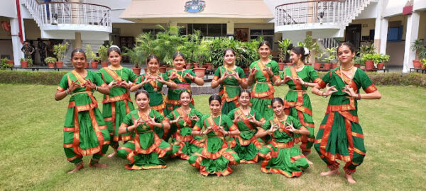 Bharatanatyam Green Fancy Dress on Rent ( With Accessories)